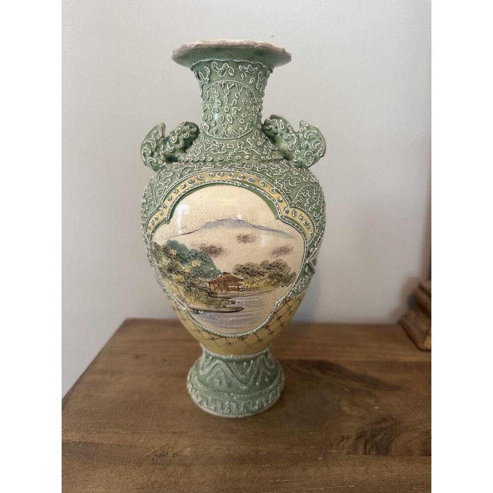 Antique Japanese Heavy Moriage Vase With Hand Painted Crane. 10”T - Picture 5 of 9